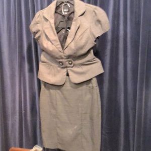 IZ Byer grey black skirt suit ruffle back skirt short puff sleeves jacket office